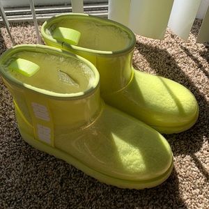 Waterproof uggs - yellow